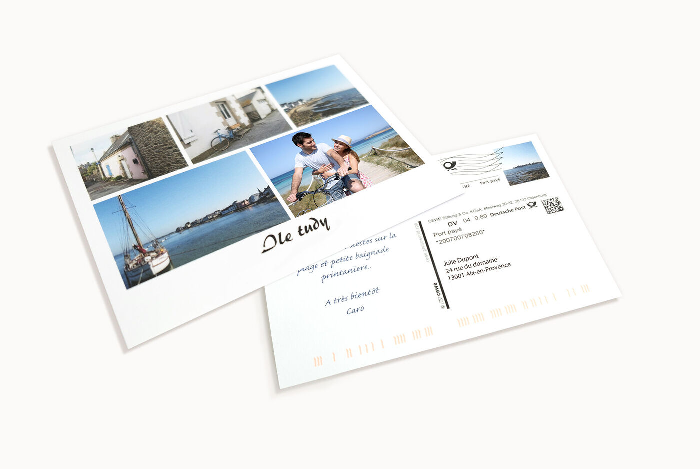 Tarjeta postal con imágenes de momentos de vacaciones, incluyendo pareja en bicicleta y vista del puerto
