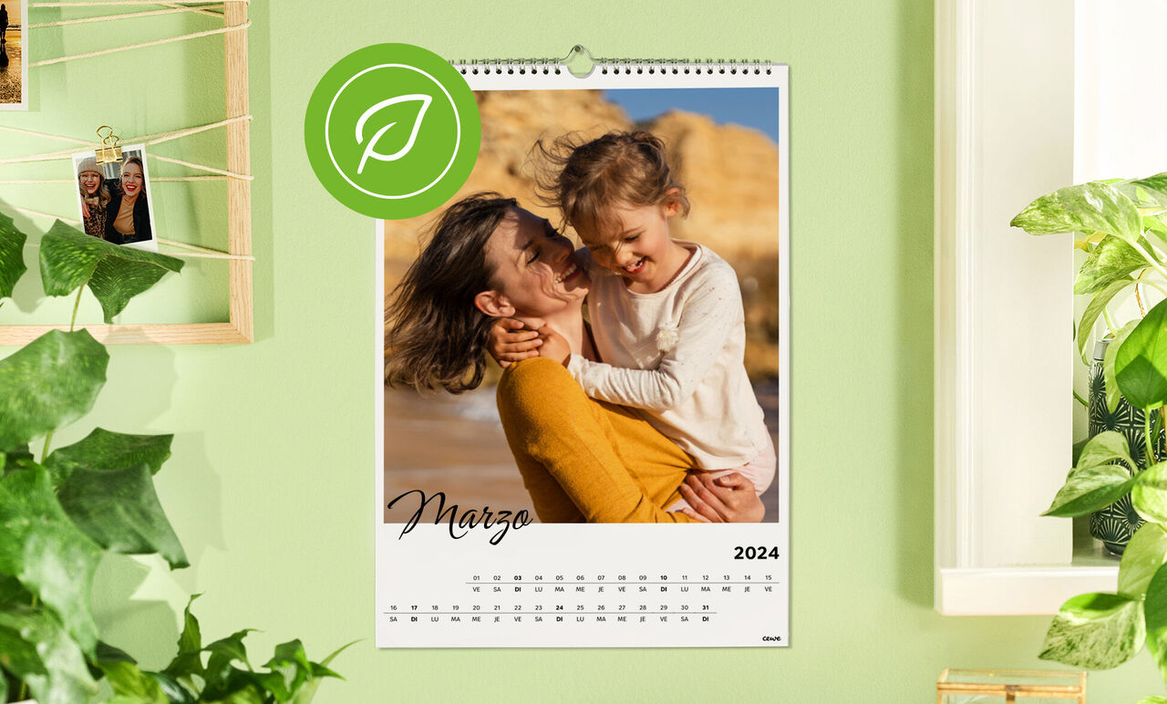Un calendario fotográfico cariñoso con un diseño creativo que muestra un momento entrañable entre dos personas