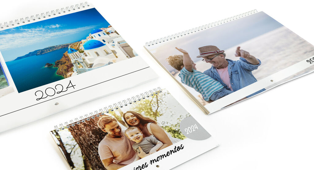 Tres calendarios CEWE muestran momentos de vacaciones, con fotos de mar, familia y amigos.