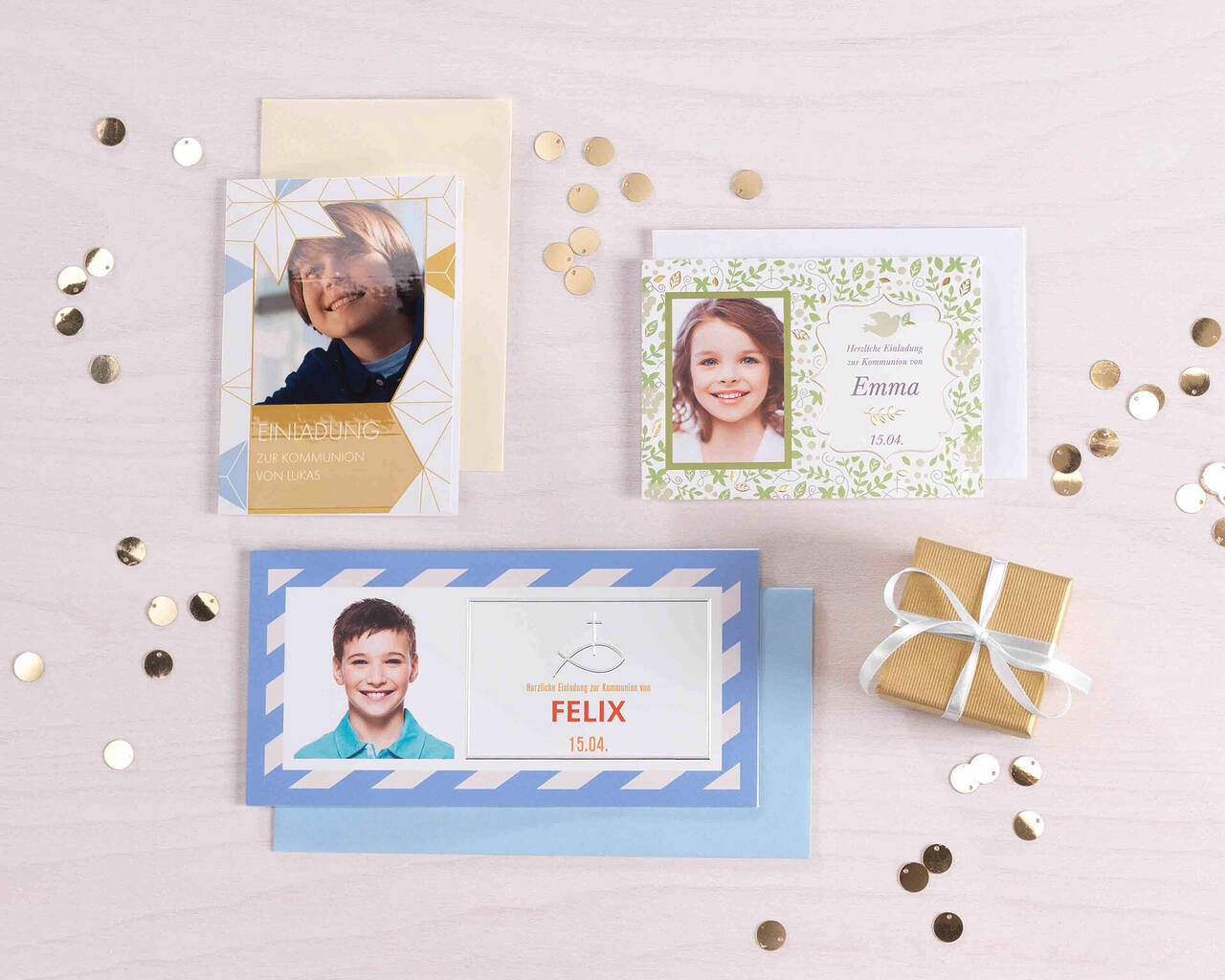 Tres tarjetas de saludo cuidadosamente diseñadas en una mesa con confeti y un pequeño regalo.