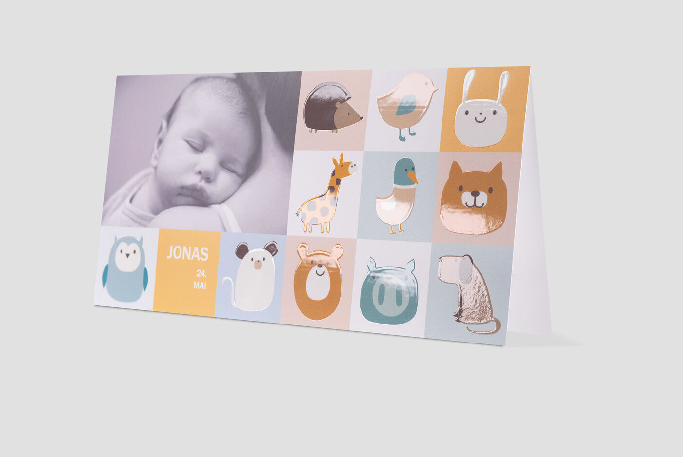 Tarjeta de felicitación creativa con adorables motivos de animales y espacio para un nombre.