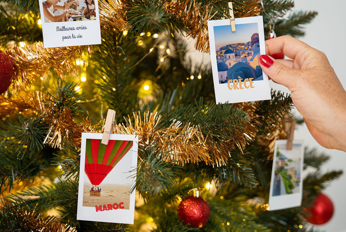 fotos retro mini para decorar el árbol de Navidad con emoción.
