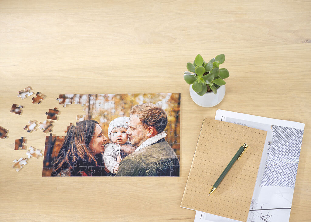 Puzzle fotográfico con piezas aún por completar para descubrir la foto personalizada.