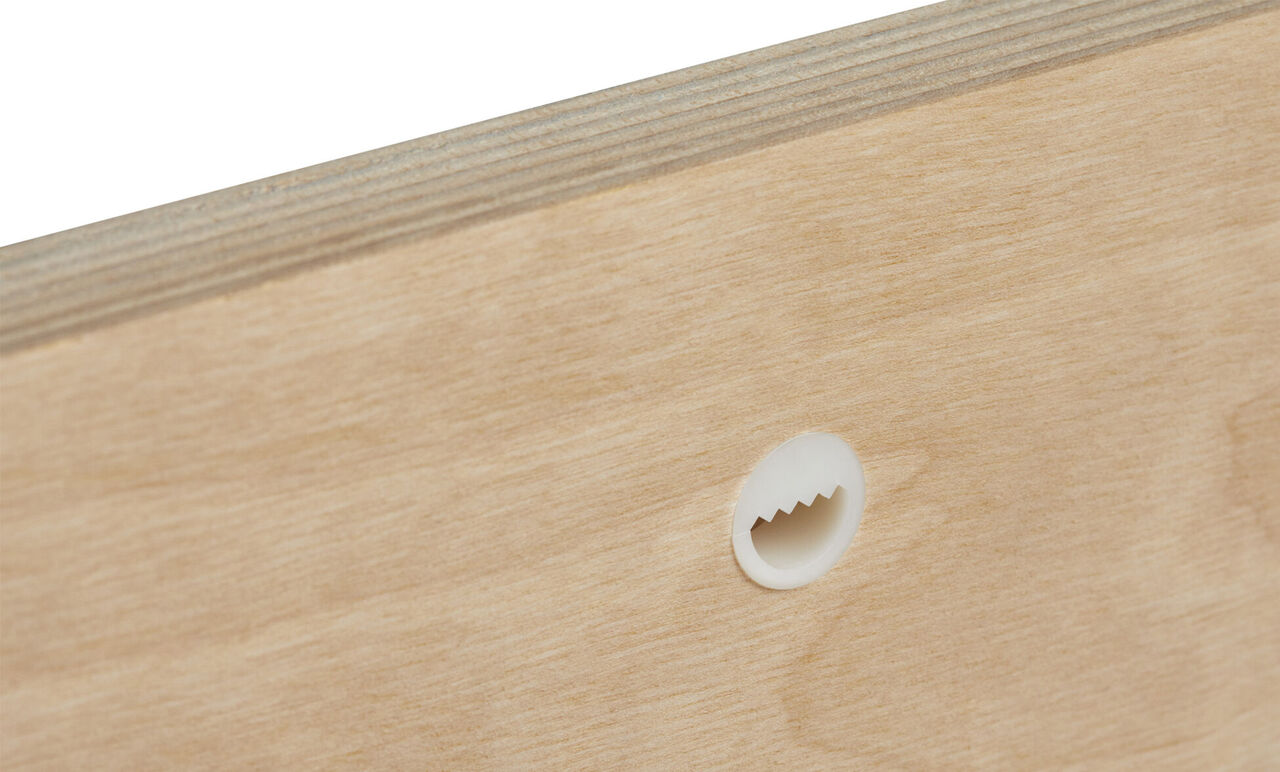 Fondo con estructura de madera, se ve un agujero para la fijación en la pared.