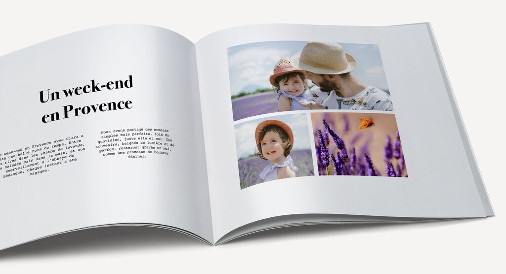 Dos personas hojean un fotolibro sobre su viaje a la Provenza, con imágenes de campos de lavanda y momentos bellos.