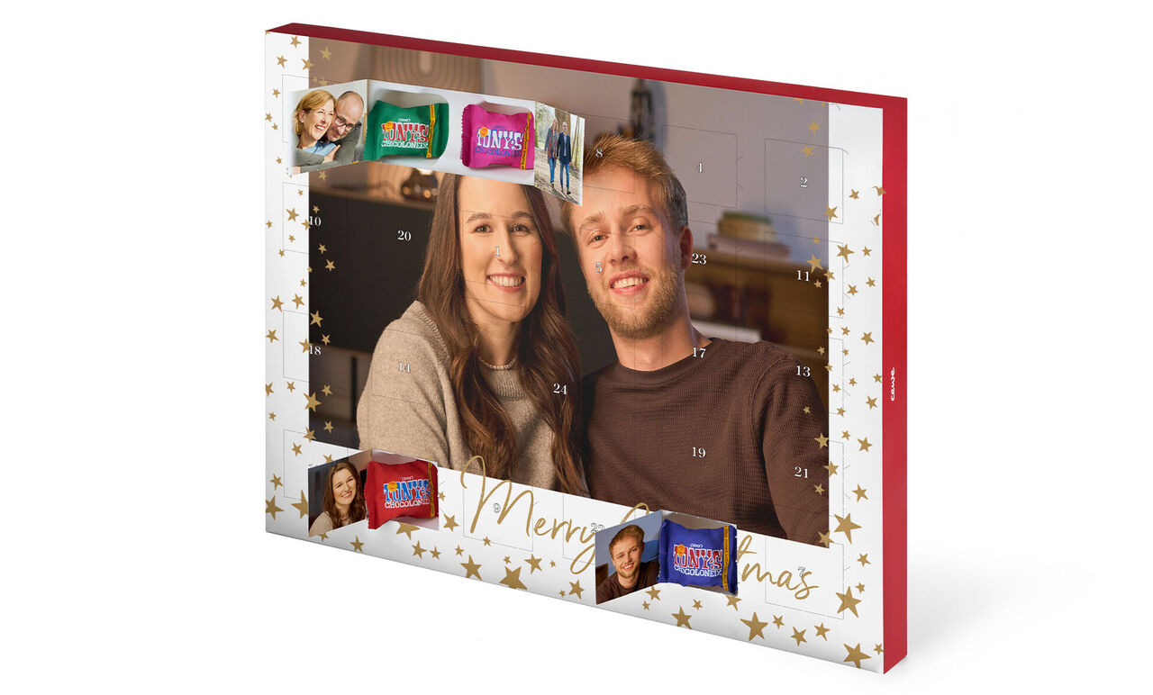 Calendario de Adviento con motivos navideños y dulces.