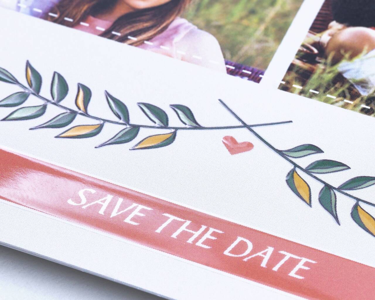Diseño decorativo con un corazón y el texto 'SAVE THE DATE' en hermosa tipografía.