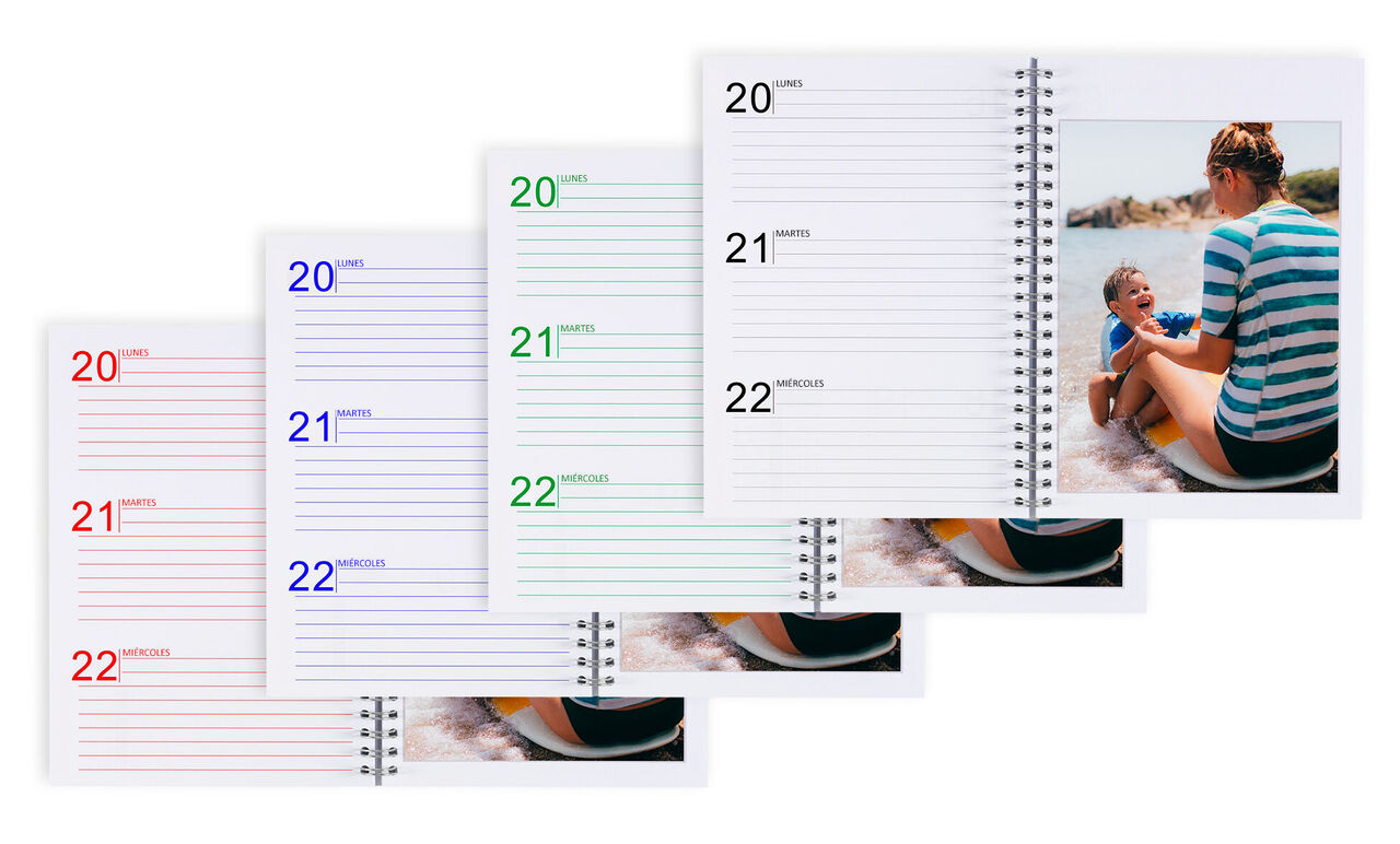 Un calendario CEWE personal que muestra recuerdos cariñosos de tiempo juntos